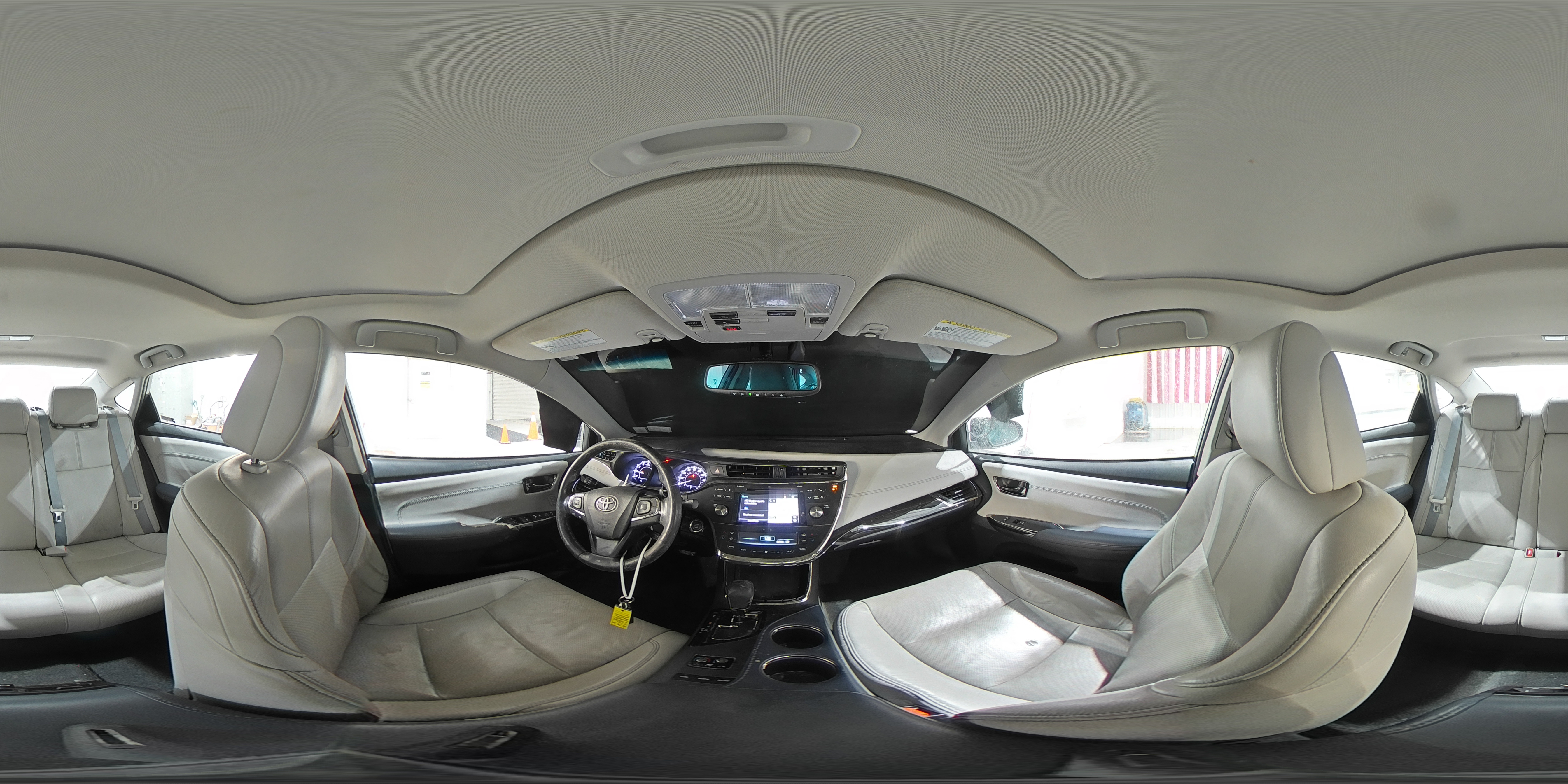 2015 Toyota Avalon - Image 14