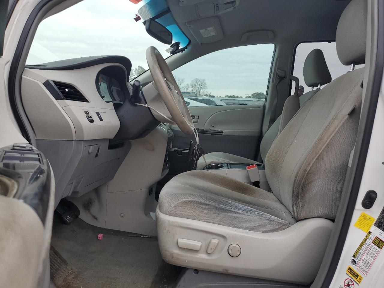 2011 Toyota Sienna - Image 7