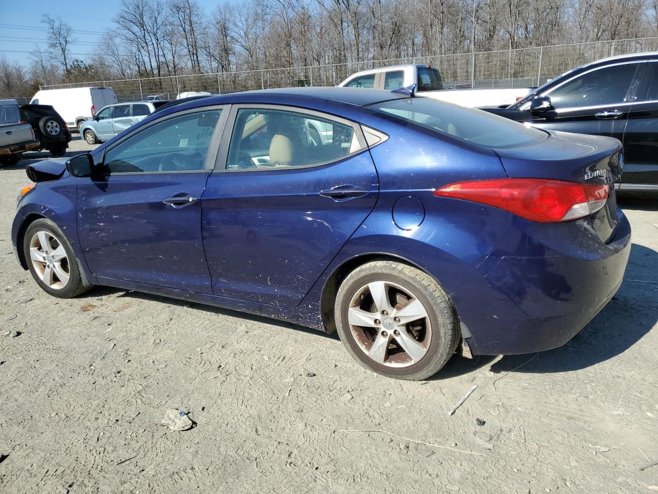 2013 Hyundai Elantra - Image 2