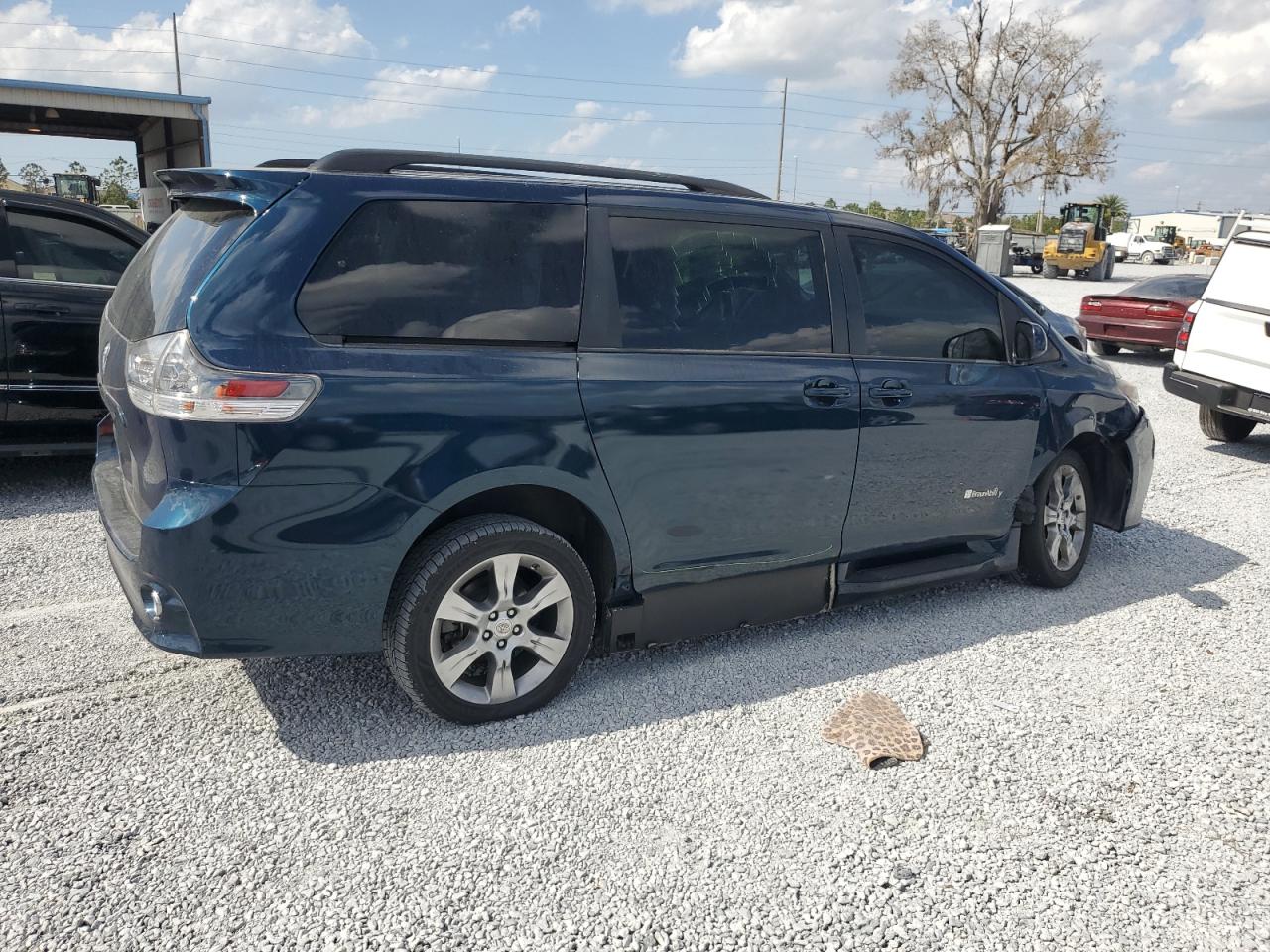 2012 Toyota Sienna - Image 3