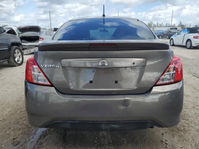  NISSAN VERSA 2016 Szary
