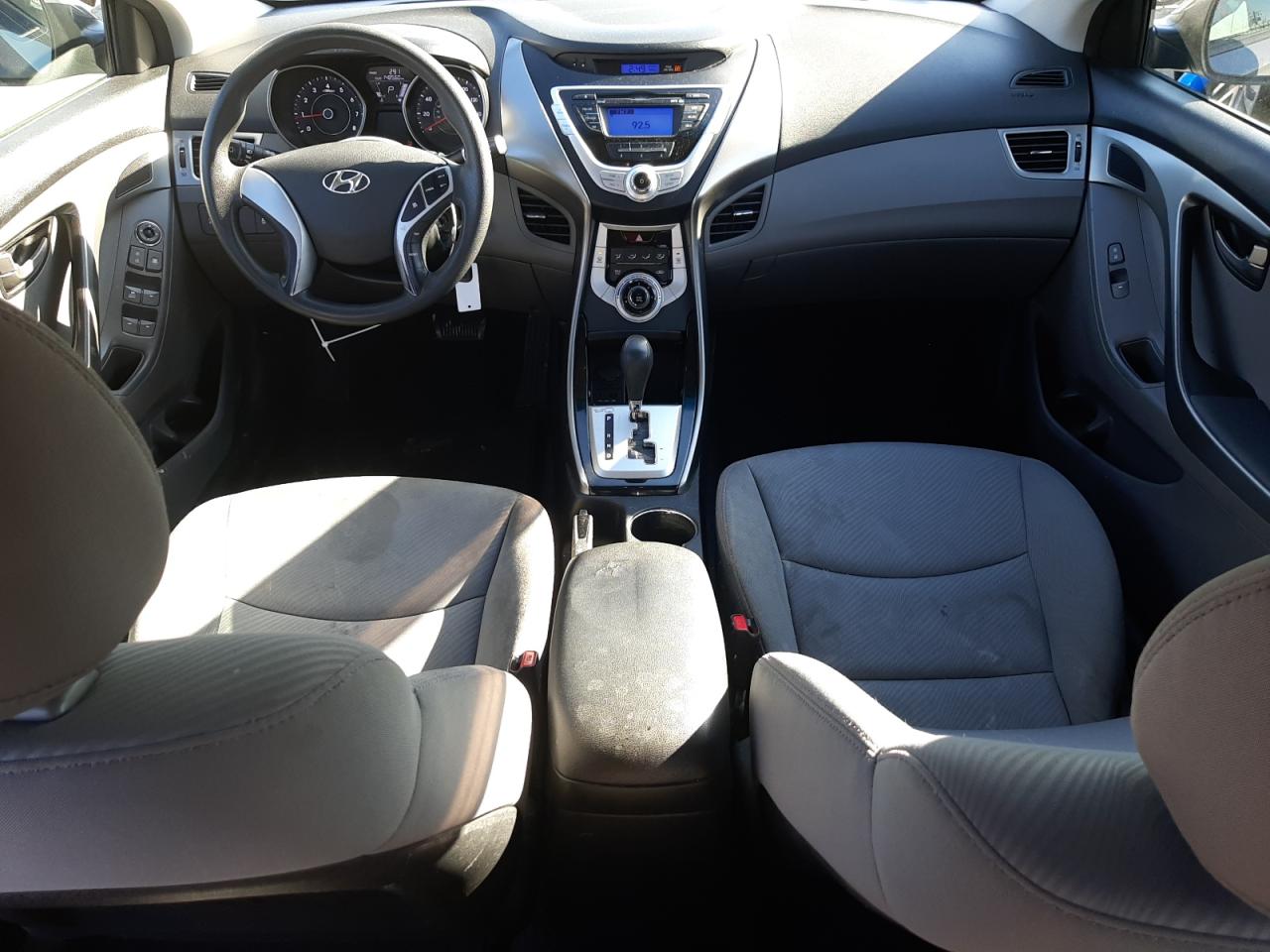 2012 Hyundai Elantra - Image 8