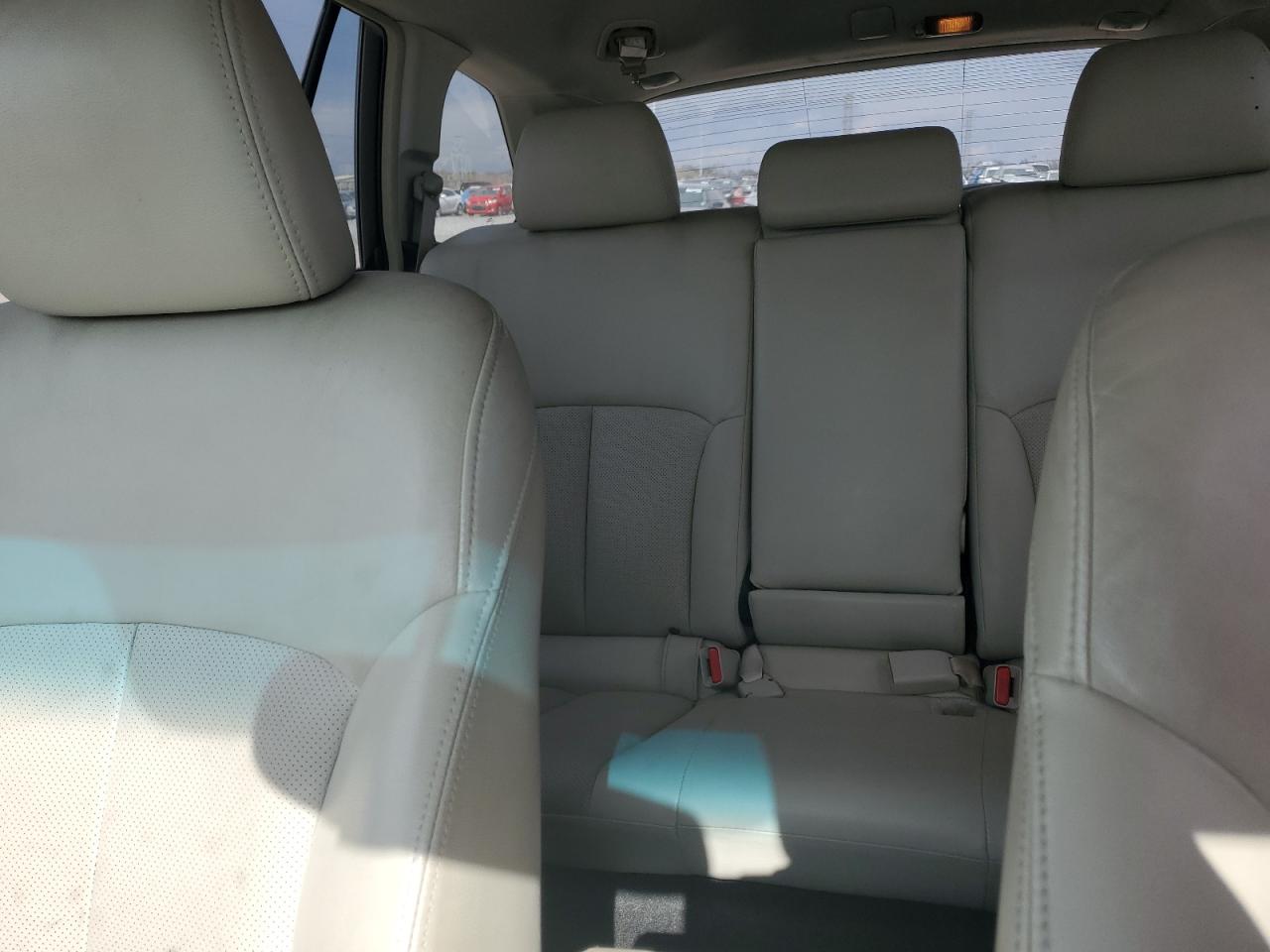2011 Subaru Outback - Image 10