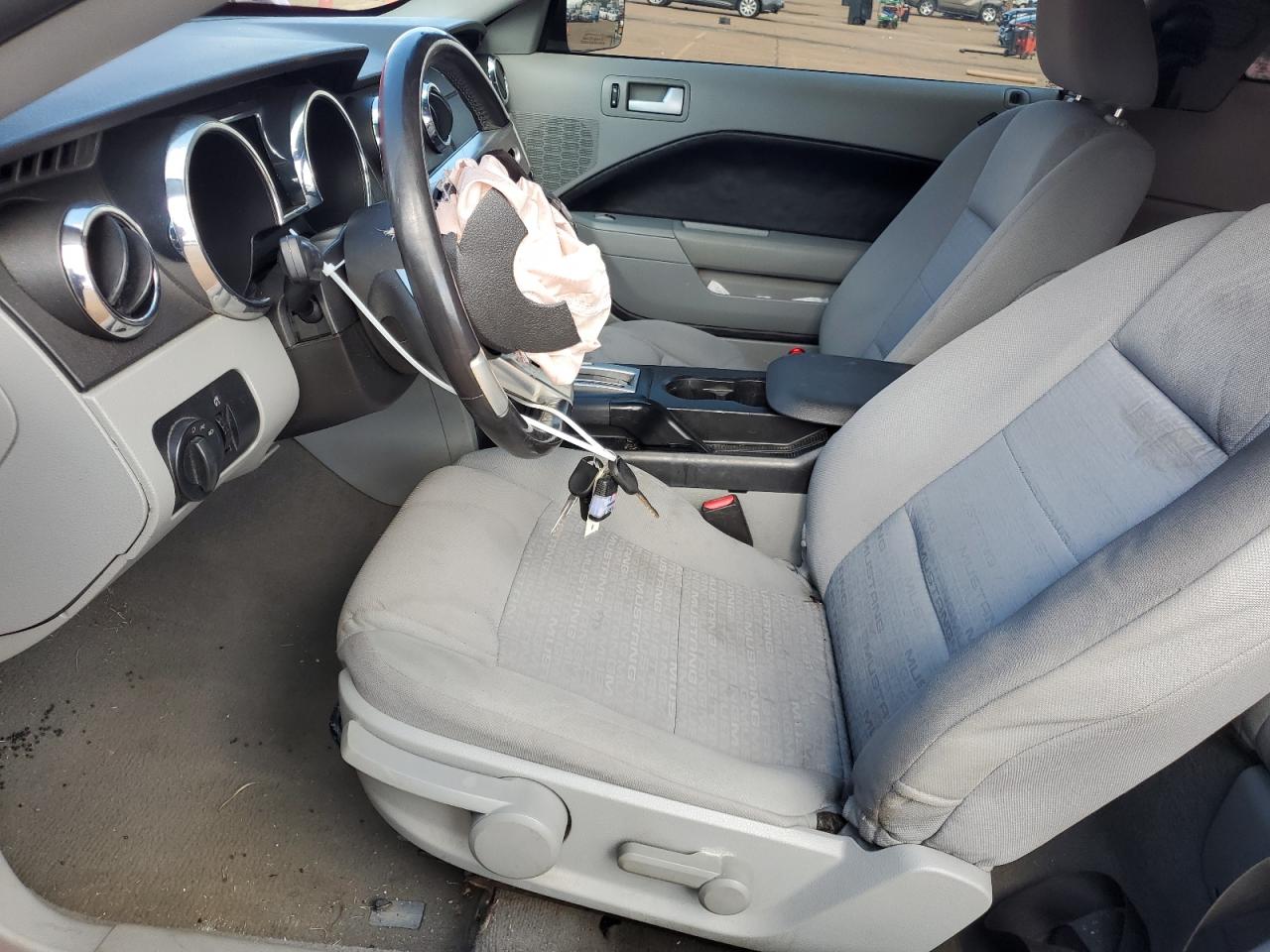 2009 Ford Mustang - Image 7