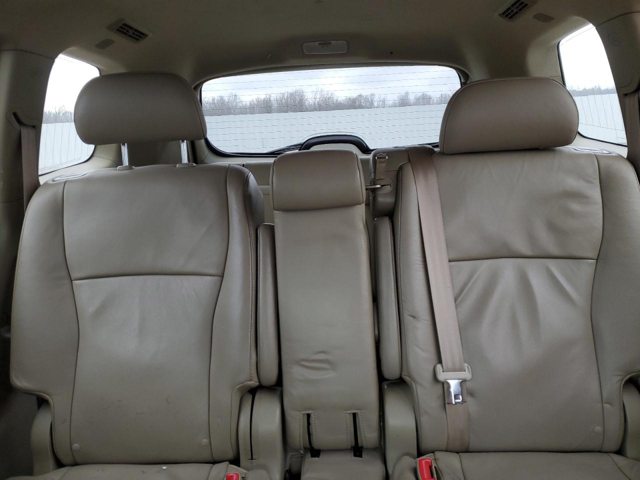 2010 Toyota Highlander - Image 10