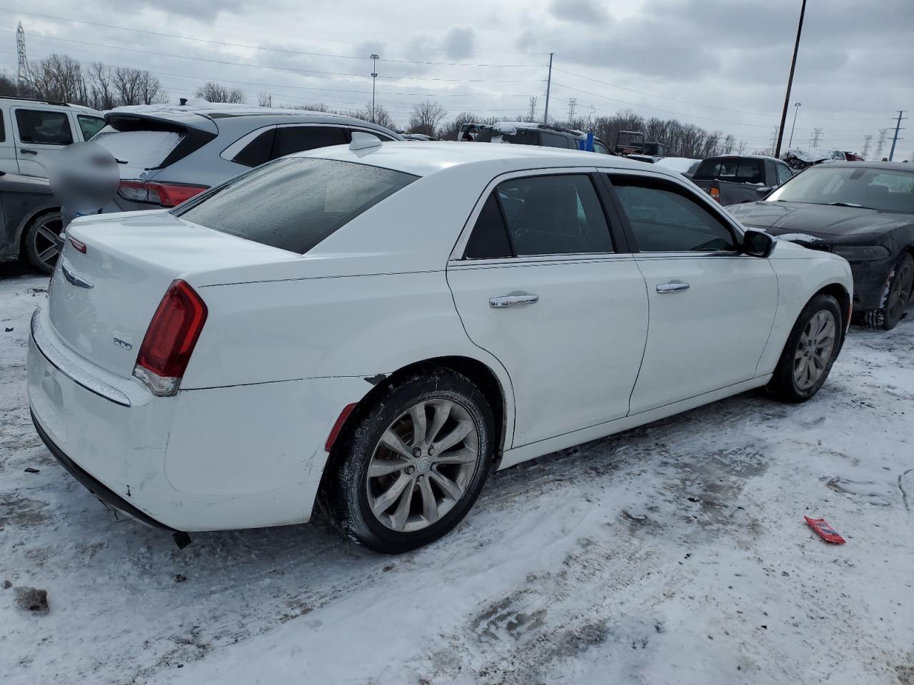 2018 Chrysler 300 - Image 3