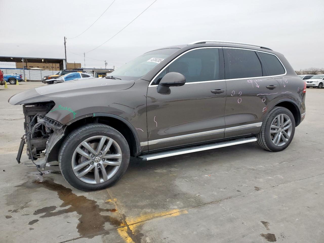2015 Volkswagen Touareg - Image 1
