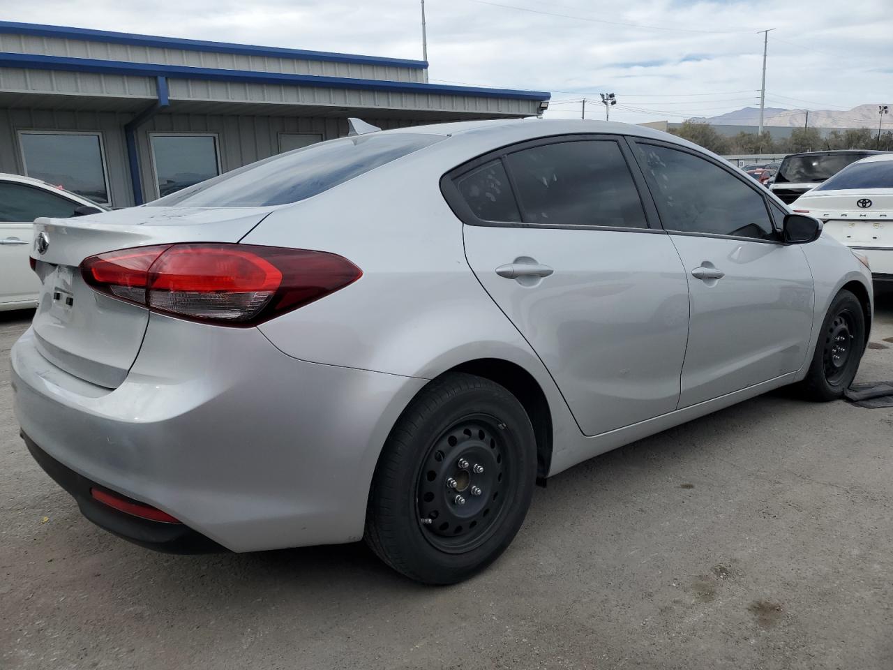 2017 Kia Forte - Image 3