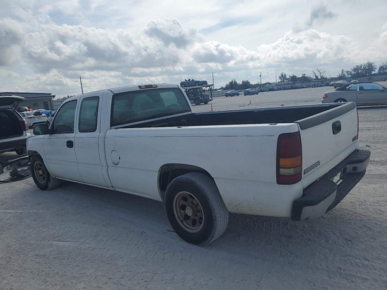2002 GMC Sierra - Image 2