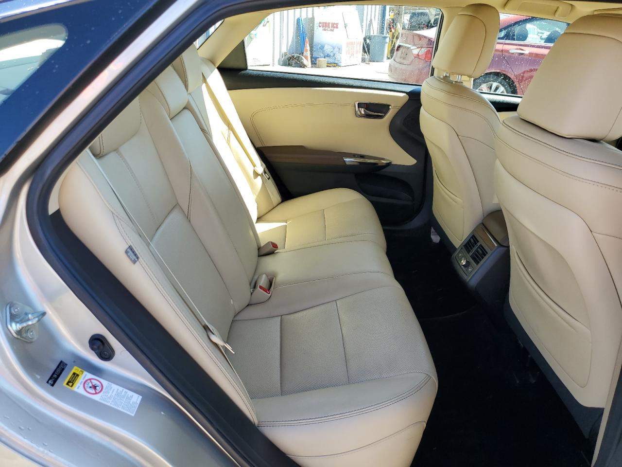 2015 Toyota Avalon - Image 10