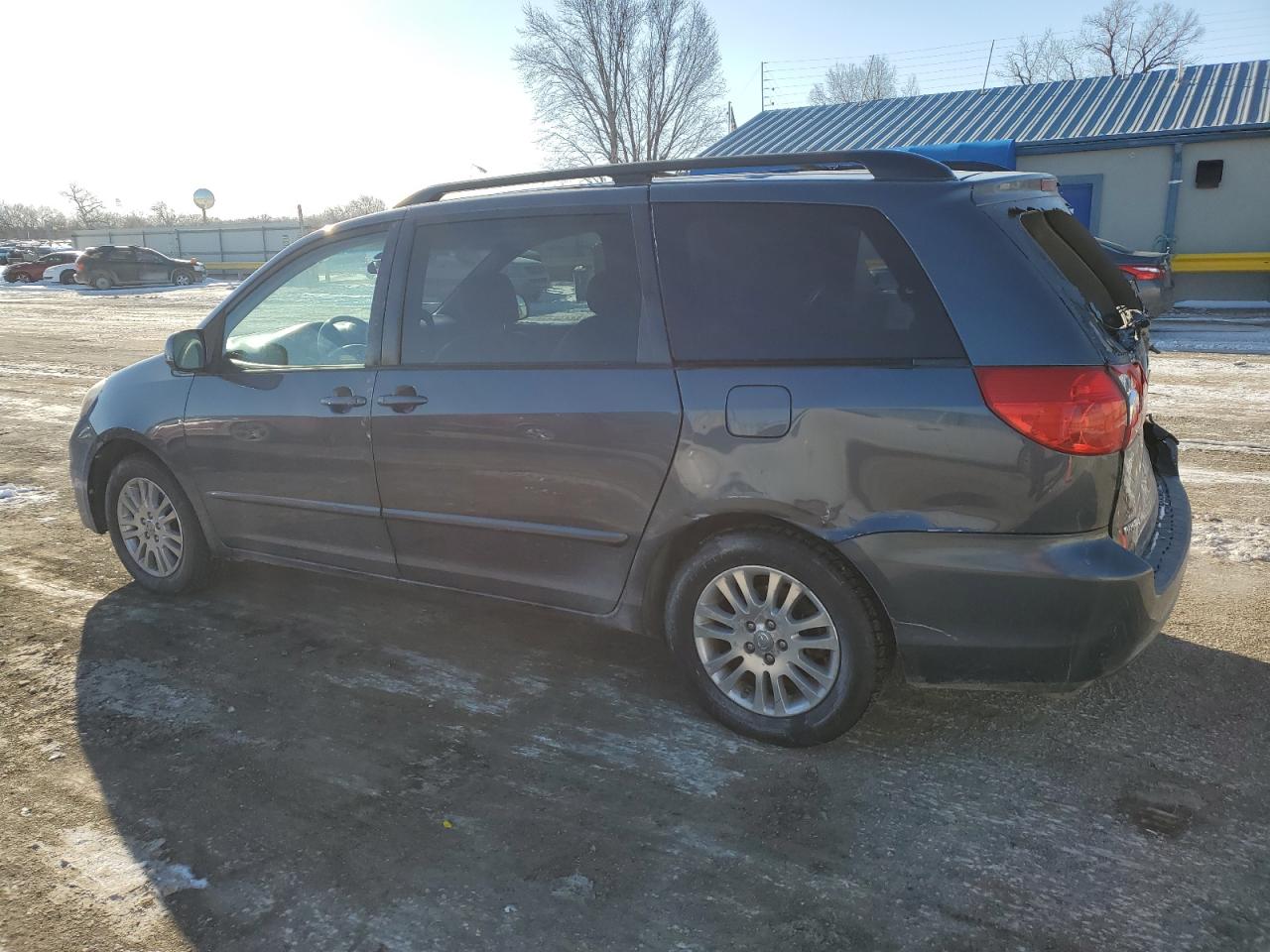 2007 Toyota Sienna - Image 2