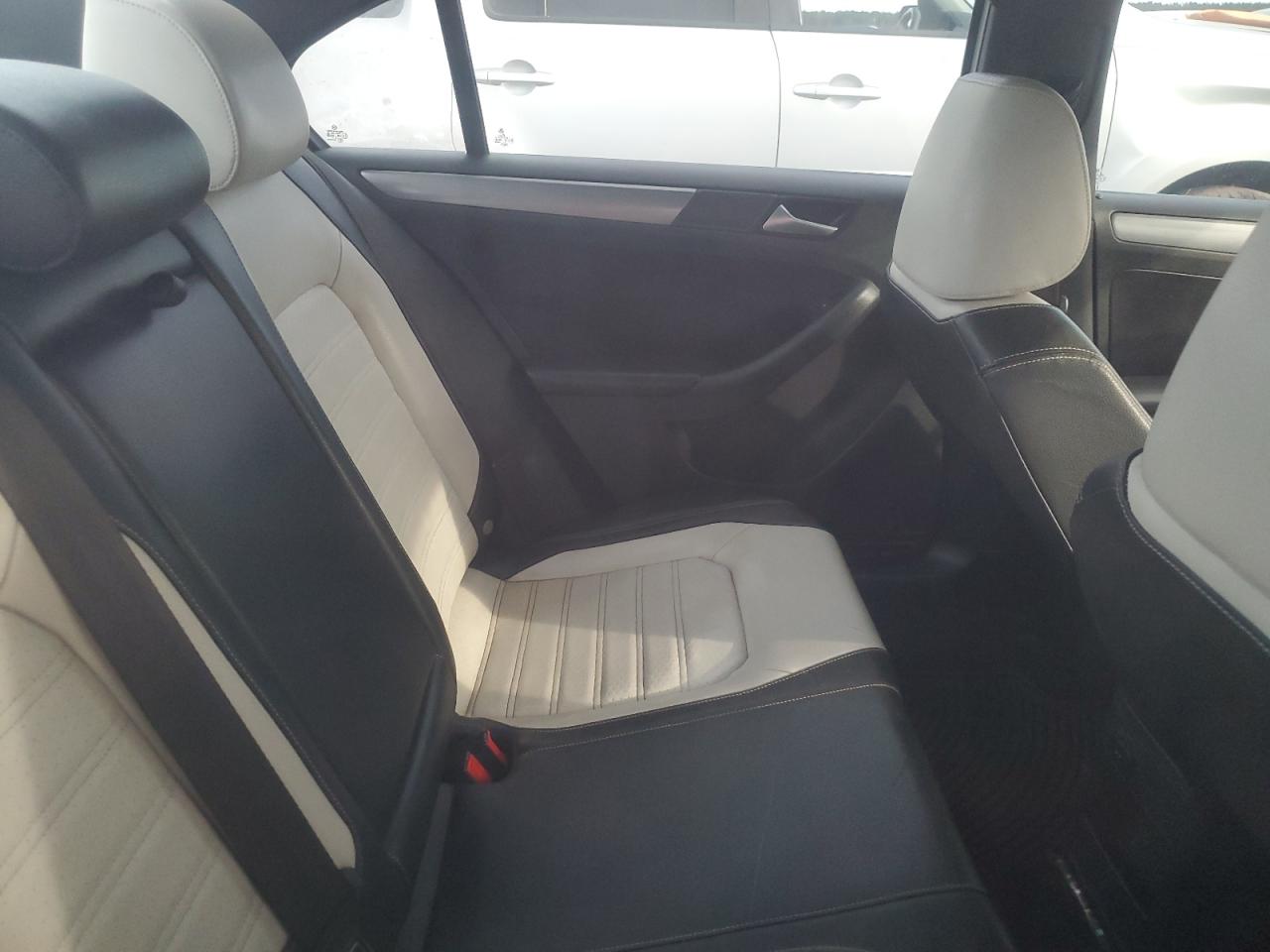 2016 Volkswagen Jetta - Image 10
