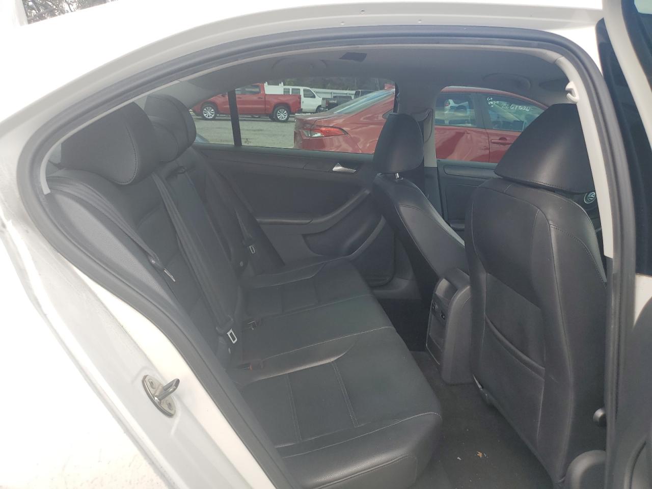 2014 Volkswagen Jetta - Image 10