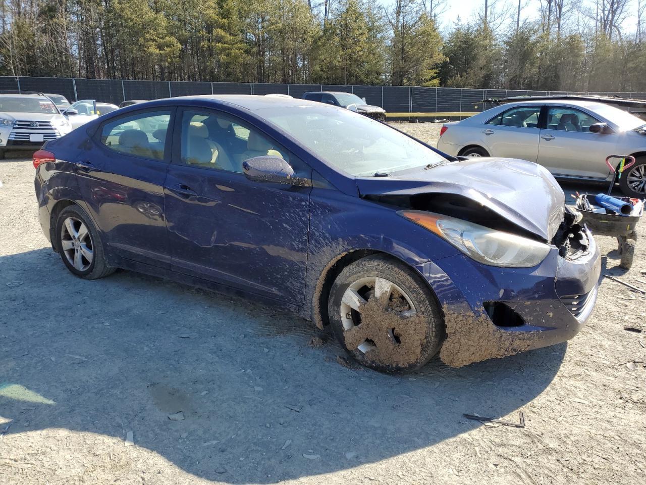 2013 Hyundai Elantra - Image 4
