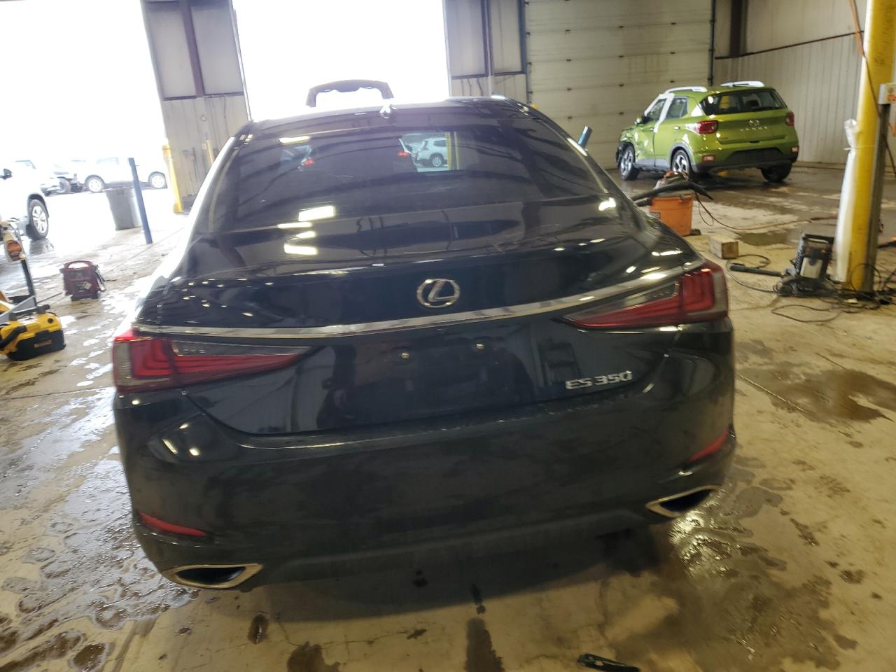 2020 Lexus ES - Image 6