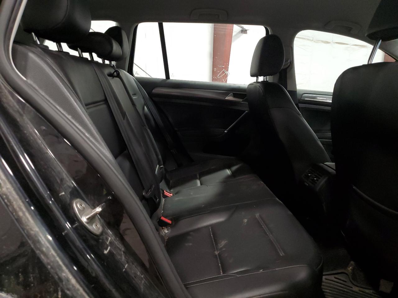 2018 Volkswagen Golf - Image 10