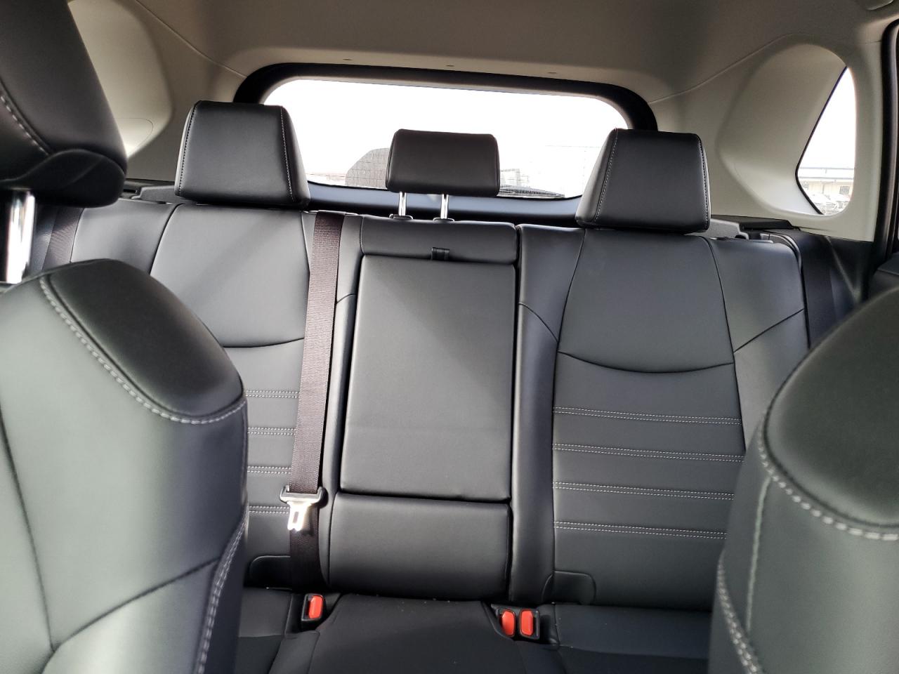 2024 Toyota RAV 4 - Image 10