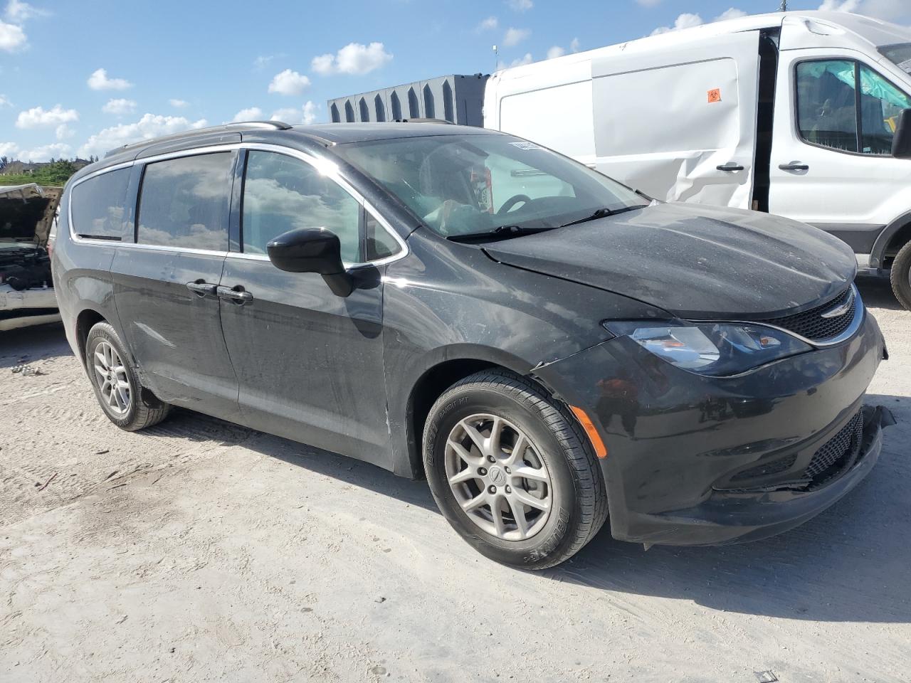 2021 Chrysler Voyager - Image 4