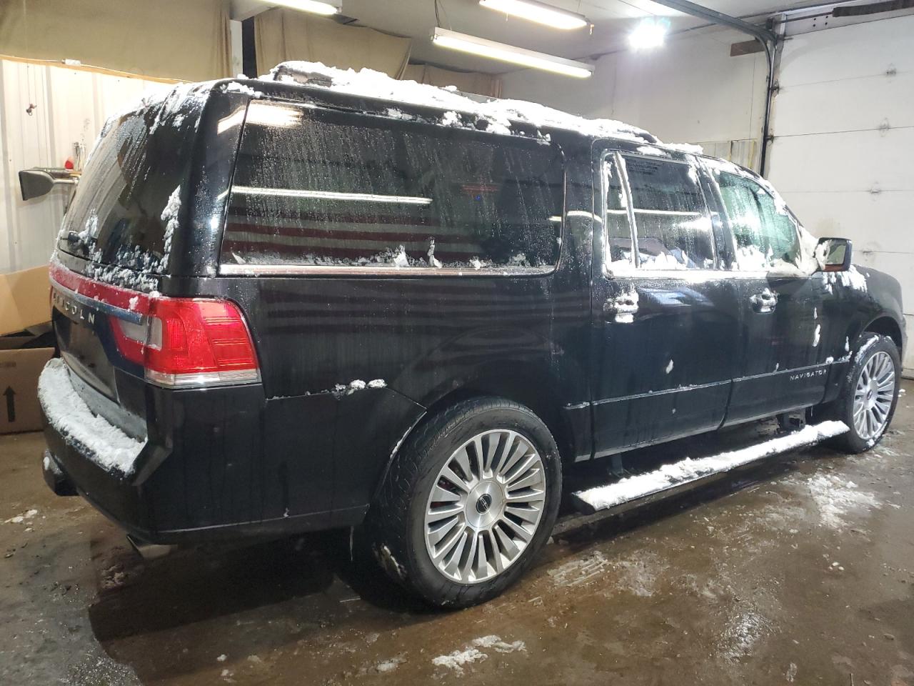 2017 Lincoln Navigator - Image 3