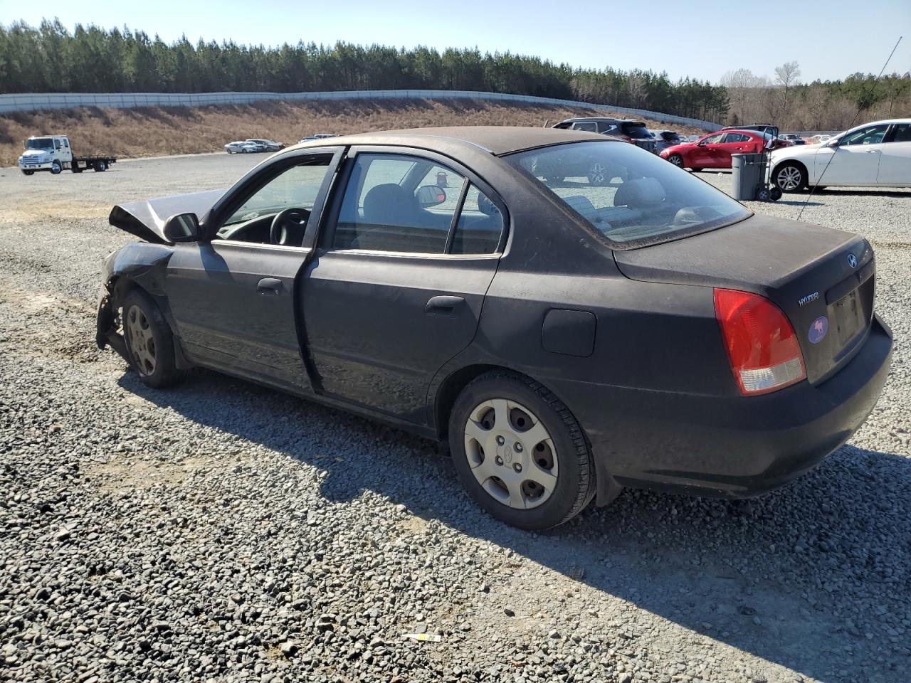 2003 Hyundai Elantra - Image 2