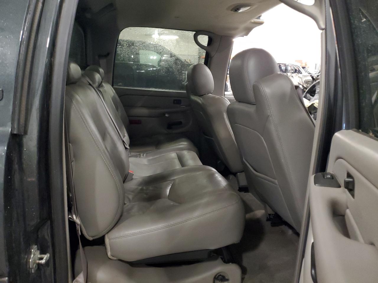 2005 Chevrolet Avalanche - Image 10