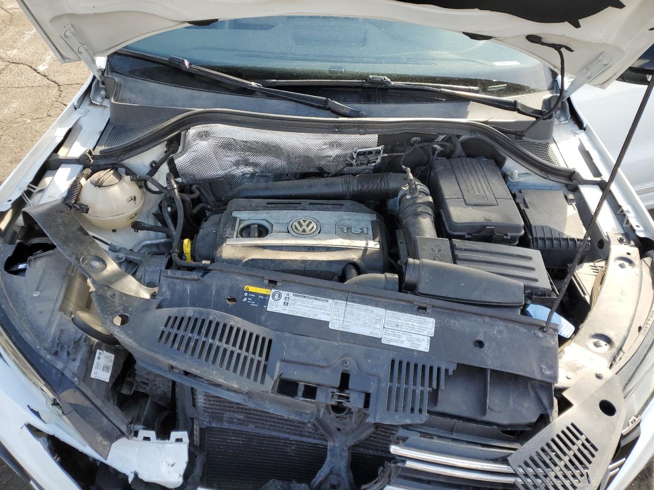 2017 Volkswagen Tiguan - Image 12