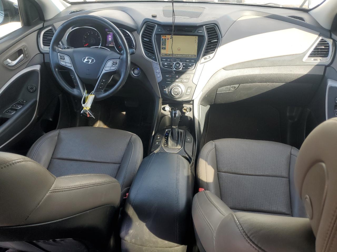 2016 Hyundai Santa Fe - Image 8