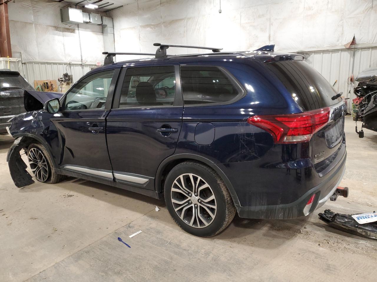 2017 Mitsubishi Outlander - Image 2