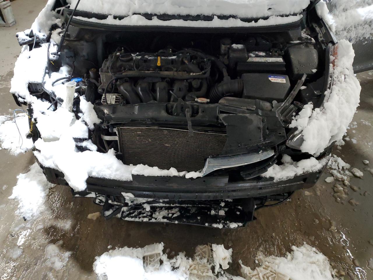 2011 Hyundai Elantra - Image 11