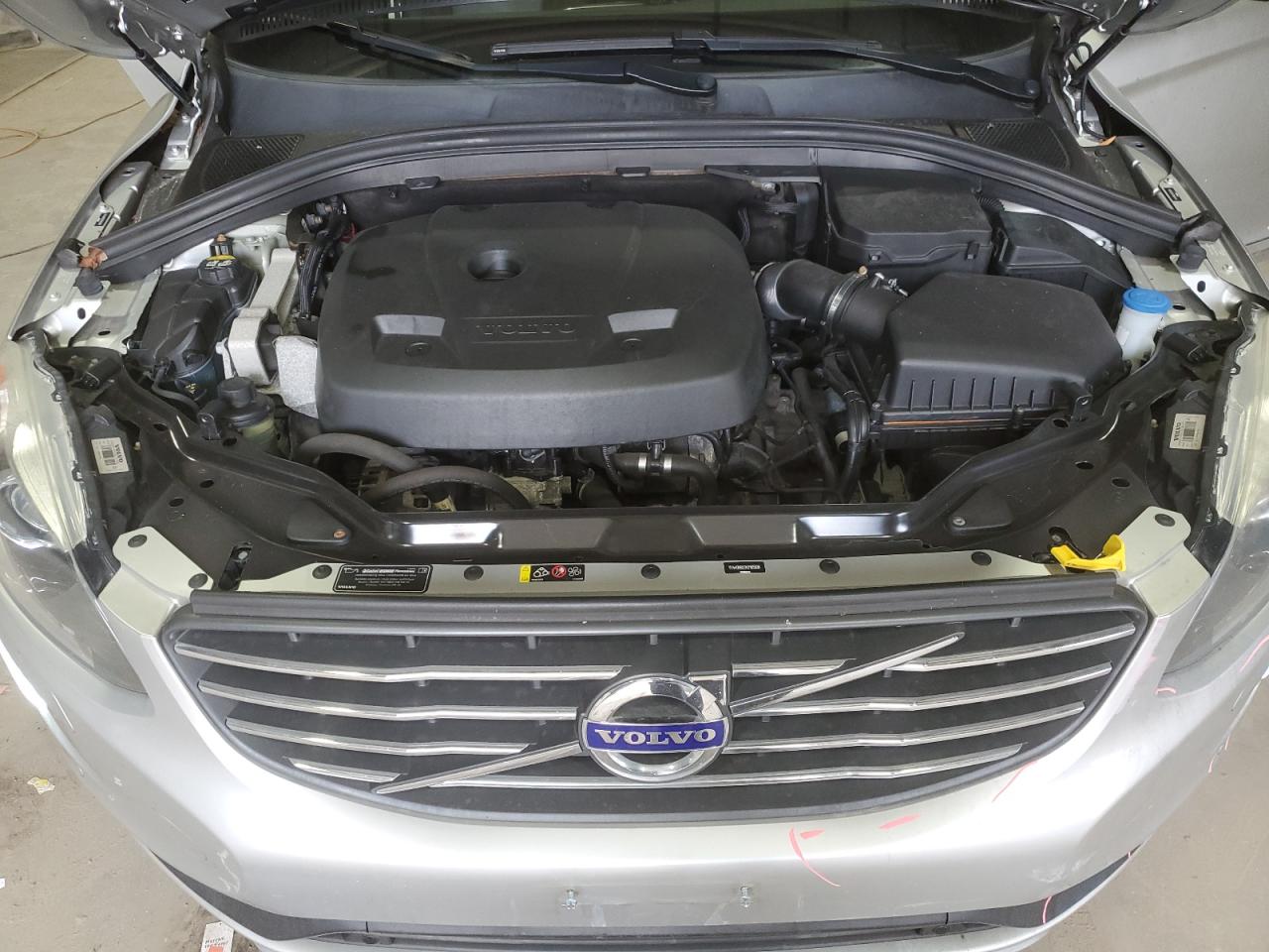 2017 Volvo XC60 - Image 12