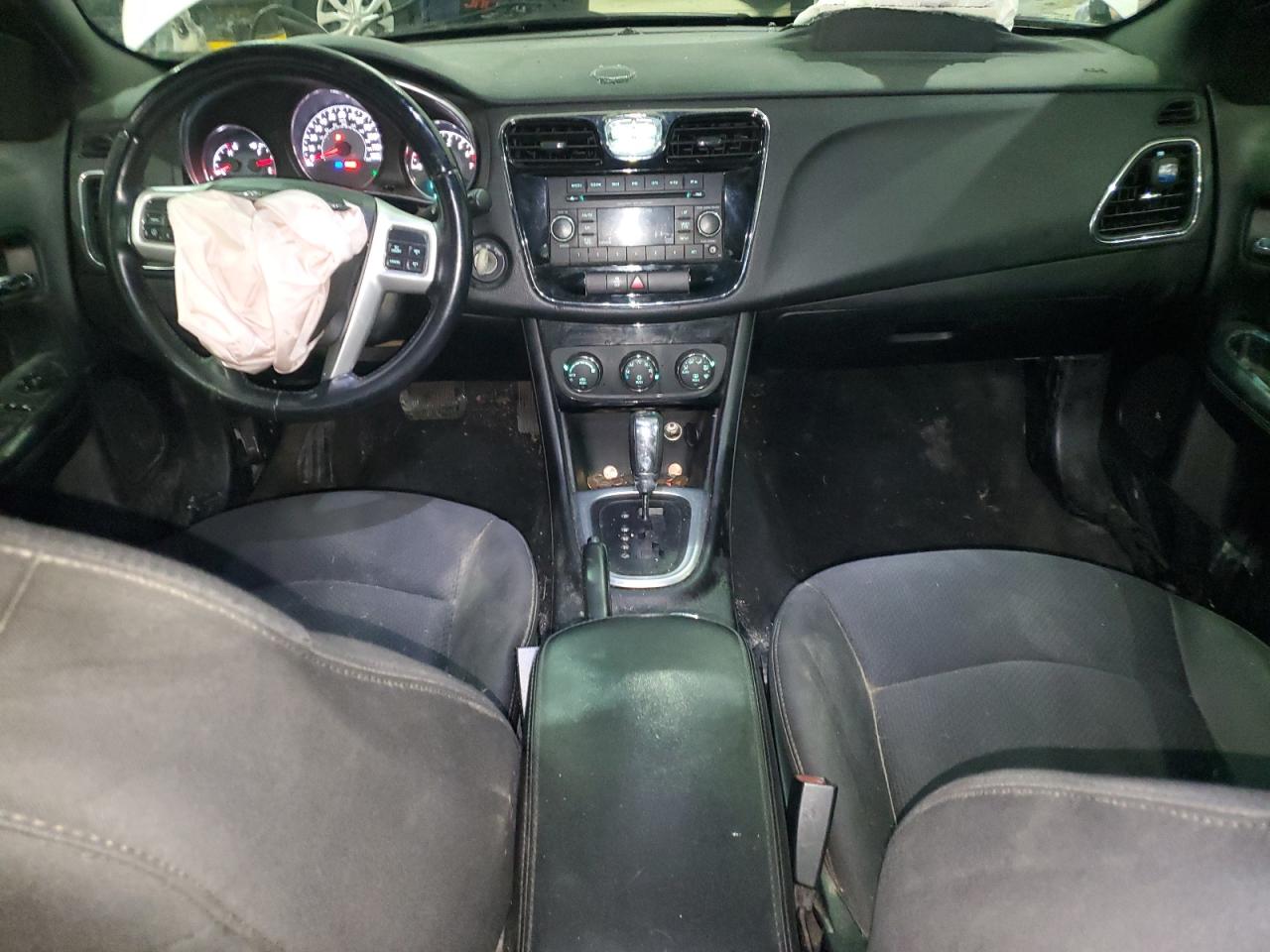 2014 Chrysler 200 - Image 8