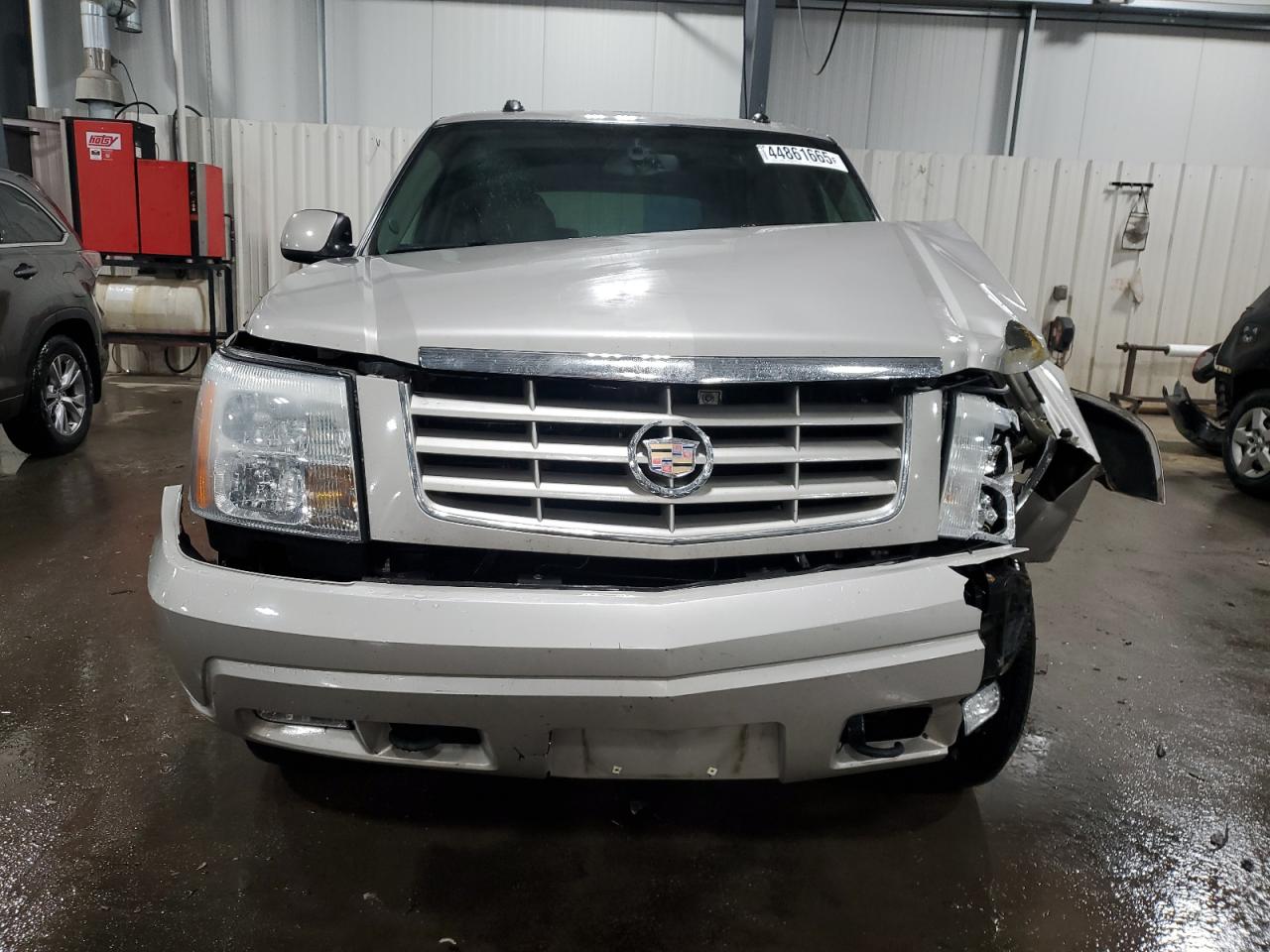 2005 Cadillac Escalade - Image 5