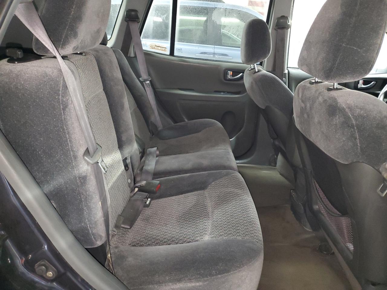 2004 Hyundai Santa Fe - Image 10
