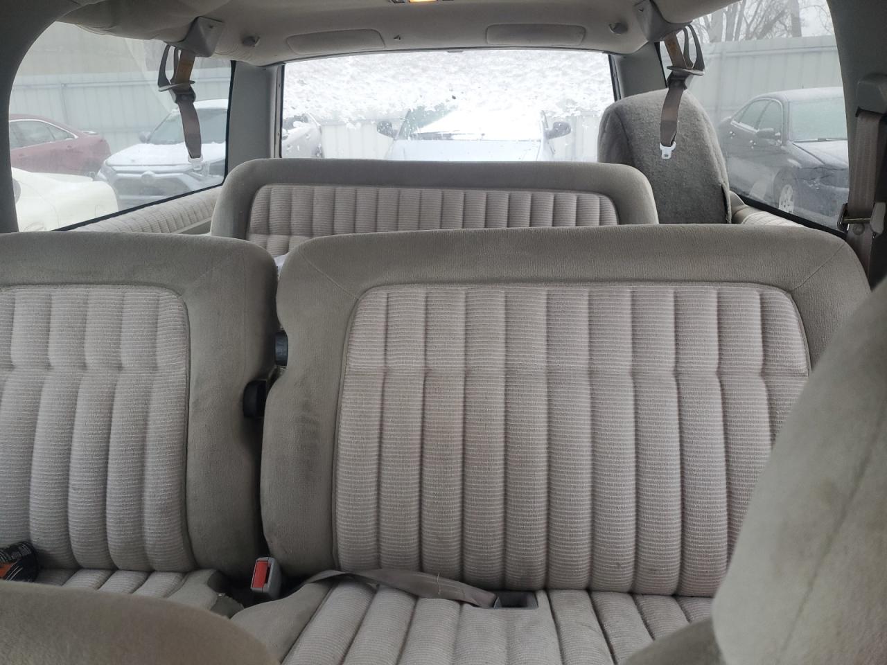 1994 Chevrolet Suburban - Image 10