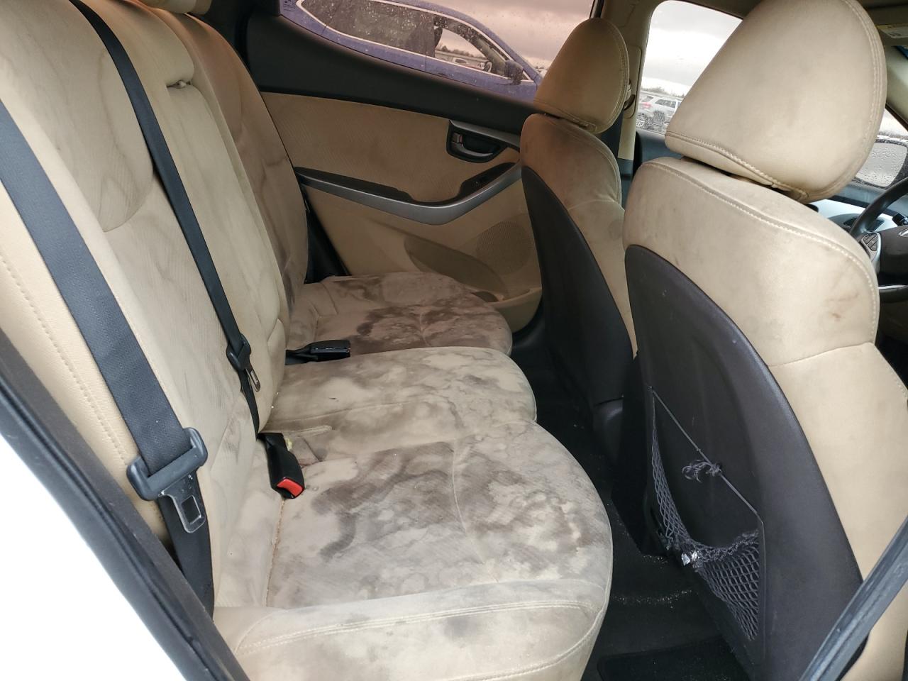 2012 Hyundai Elantra - Image 12