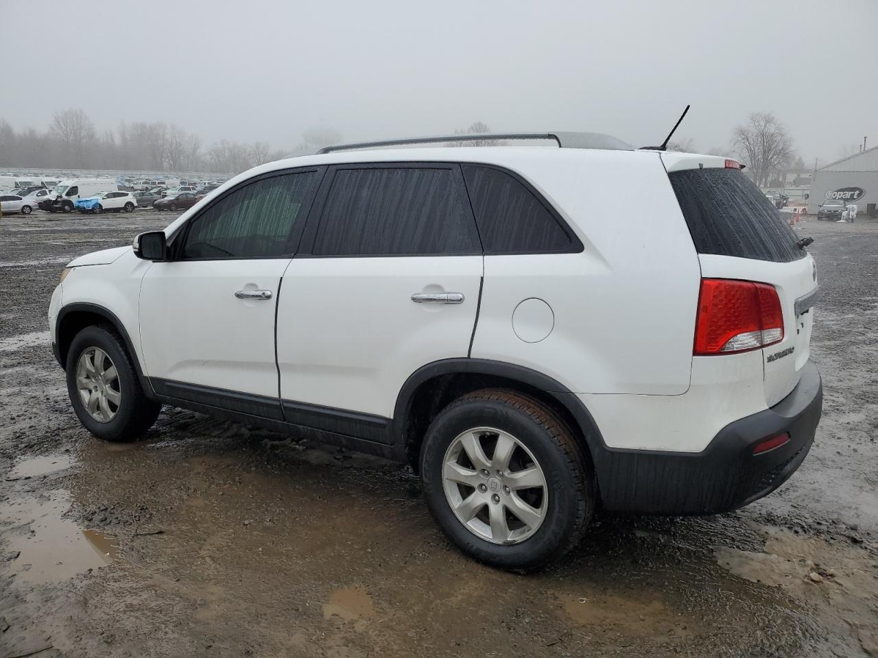 2011 Kia Sorento - Image 2