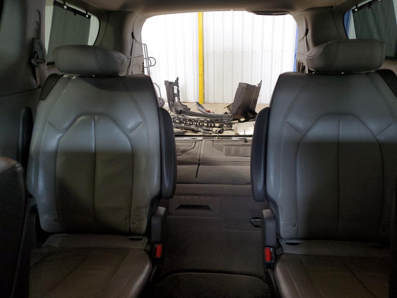 2017 Chrysler Pacifica - Image 10