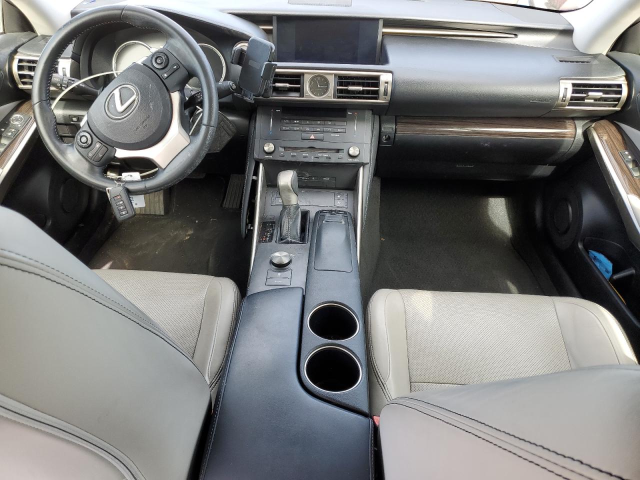 2015 Lexus IS - Image 8