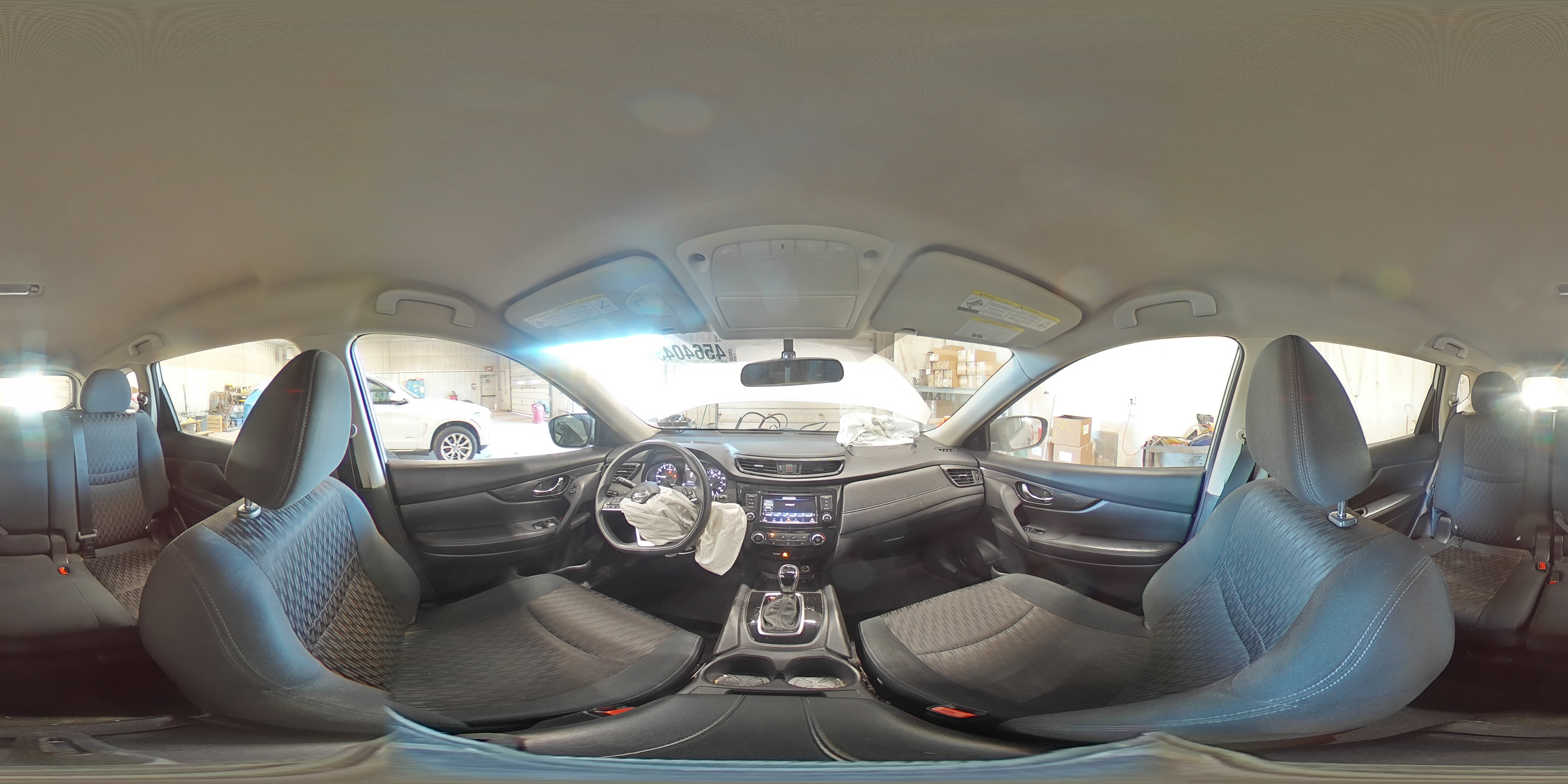 2018 Nissan Rogue - Image 14