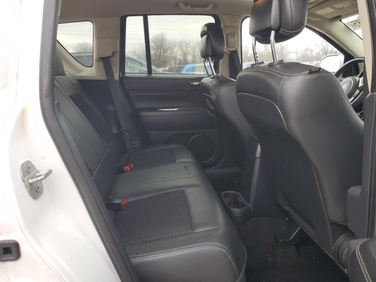 2015 Jeep Compass - Image 11
