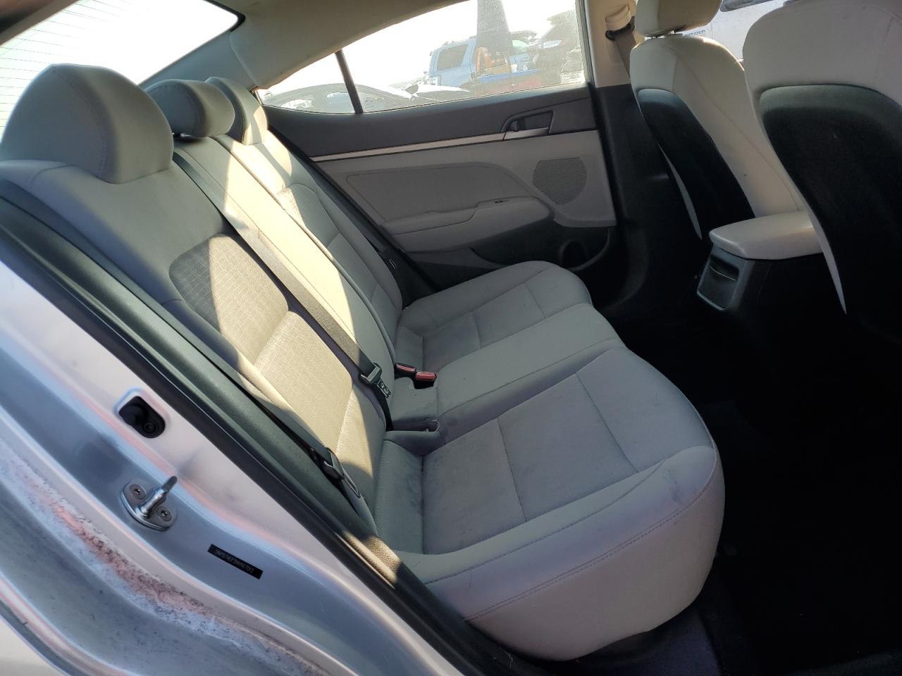 2017 Hyundai Elantra - Image 10