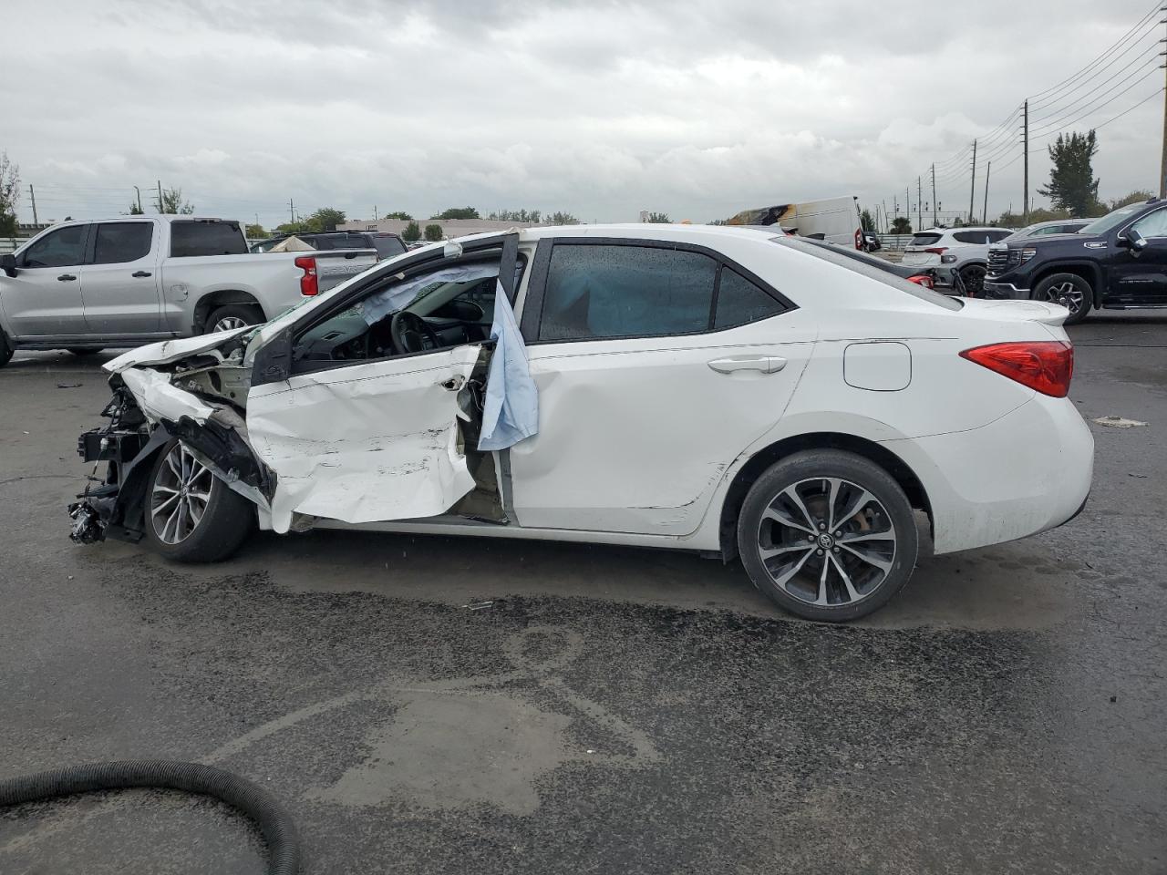 2017 Toyota Corolla - Image 2