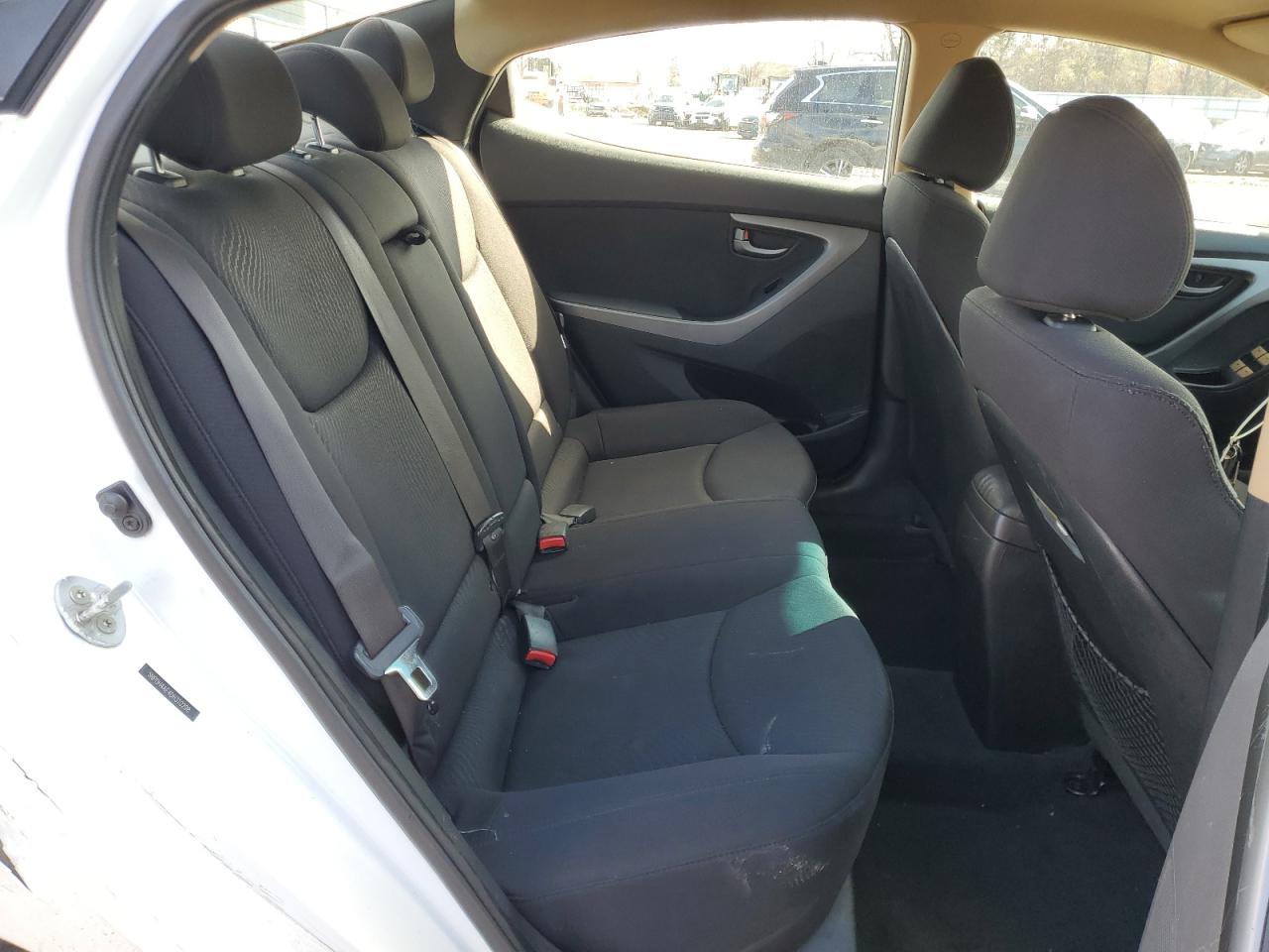2013 Hyundai Elantra - Image 10