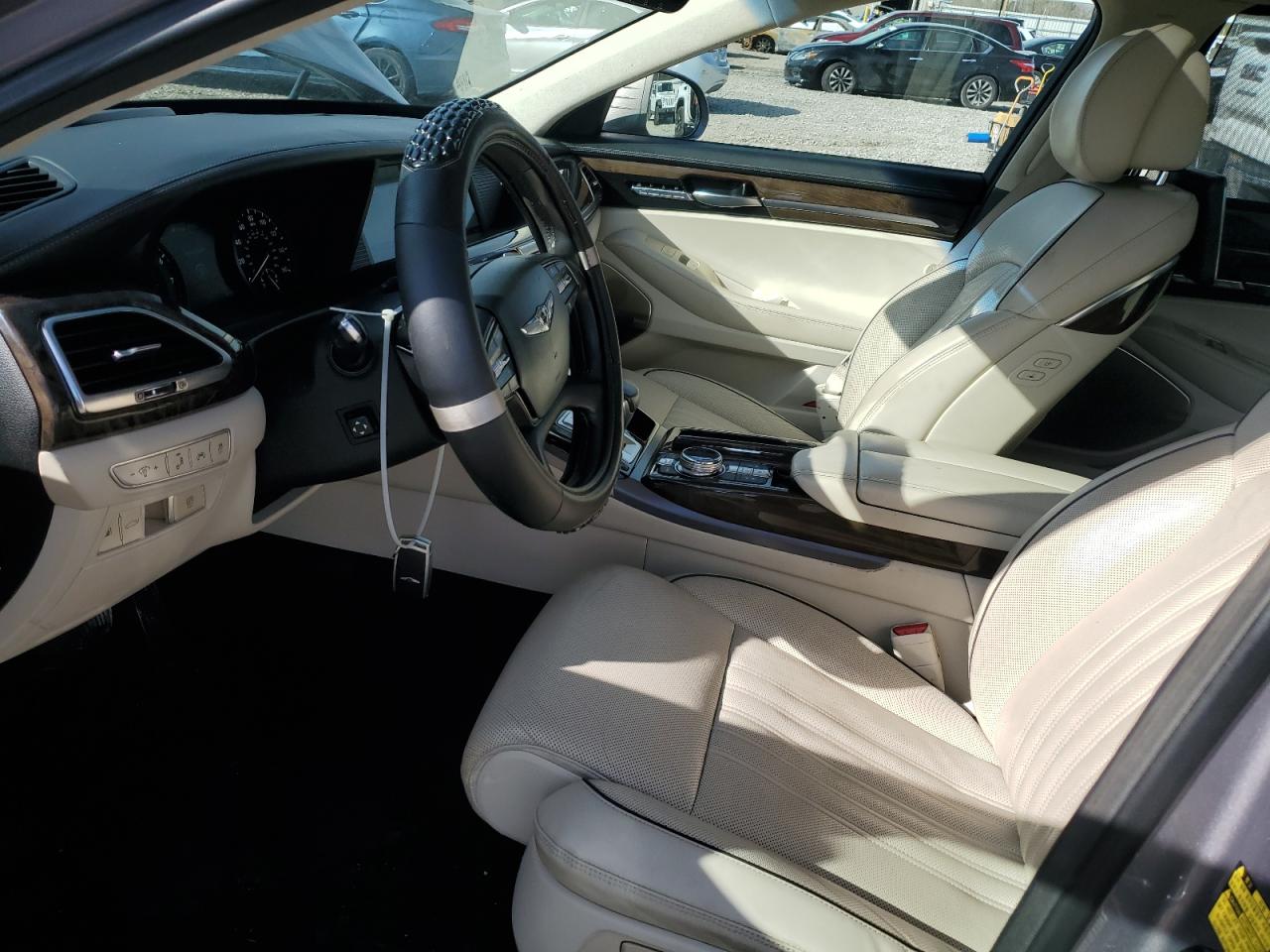 2018 Genesis G90 - Image 7