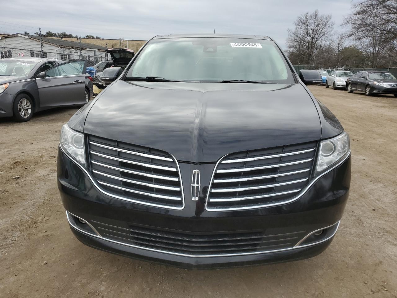 2019 Lincoln MKT - Image 5