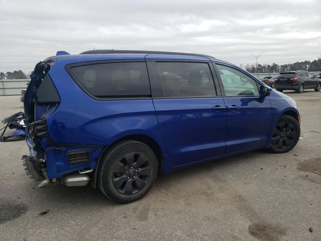 2020 Chrysler Pacifica - Image 3