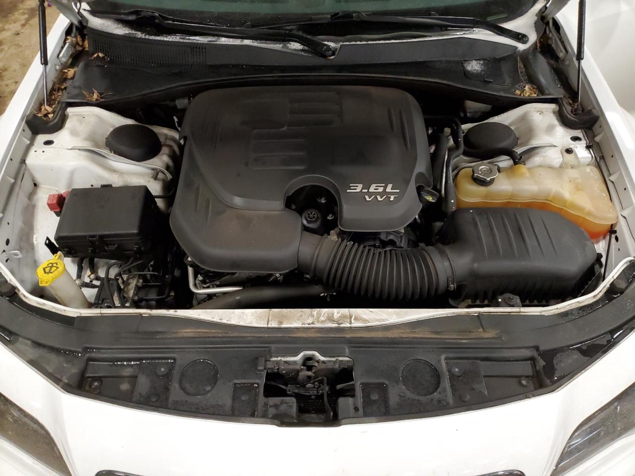 2014 Chrysler 300 - Image 11