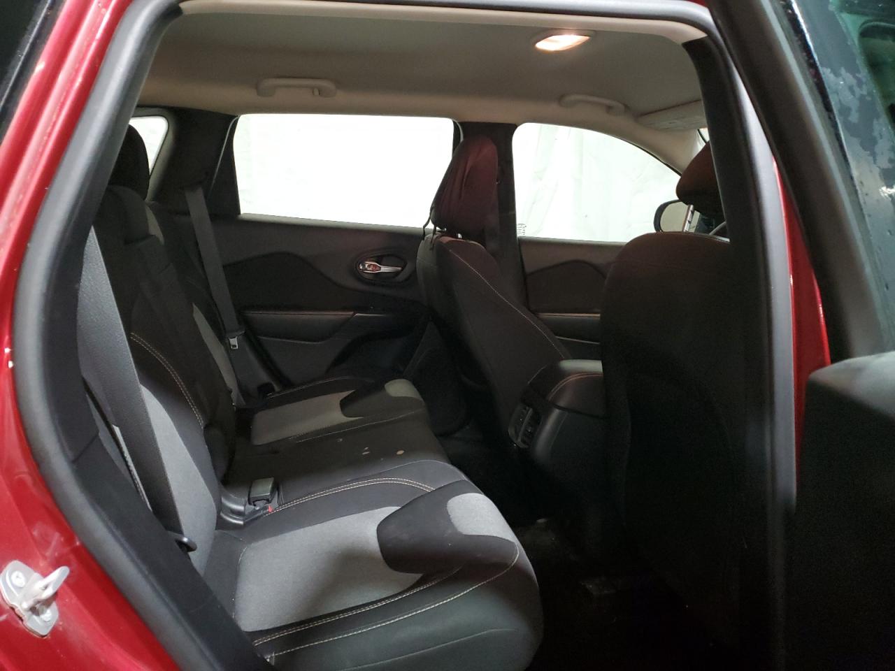 2016 Jeep Grand Cherokee - Image 11