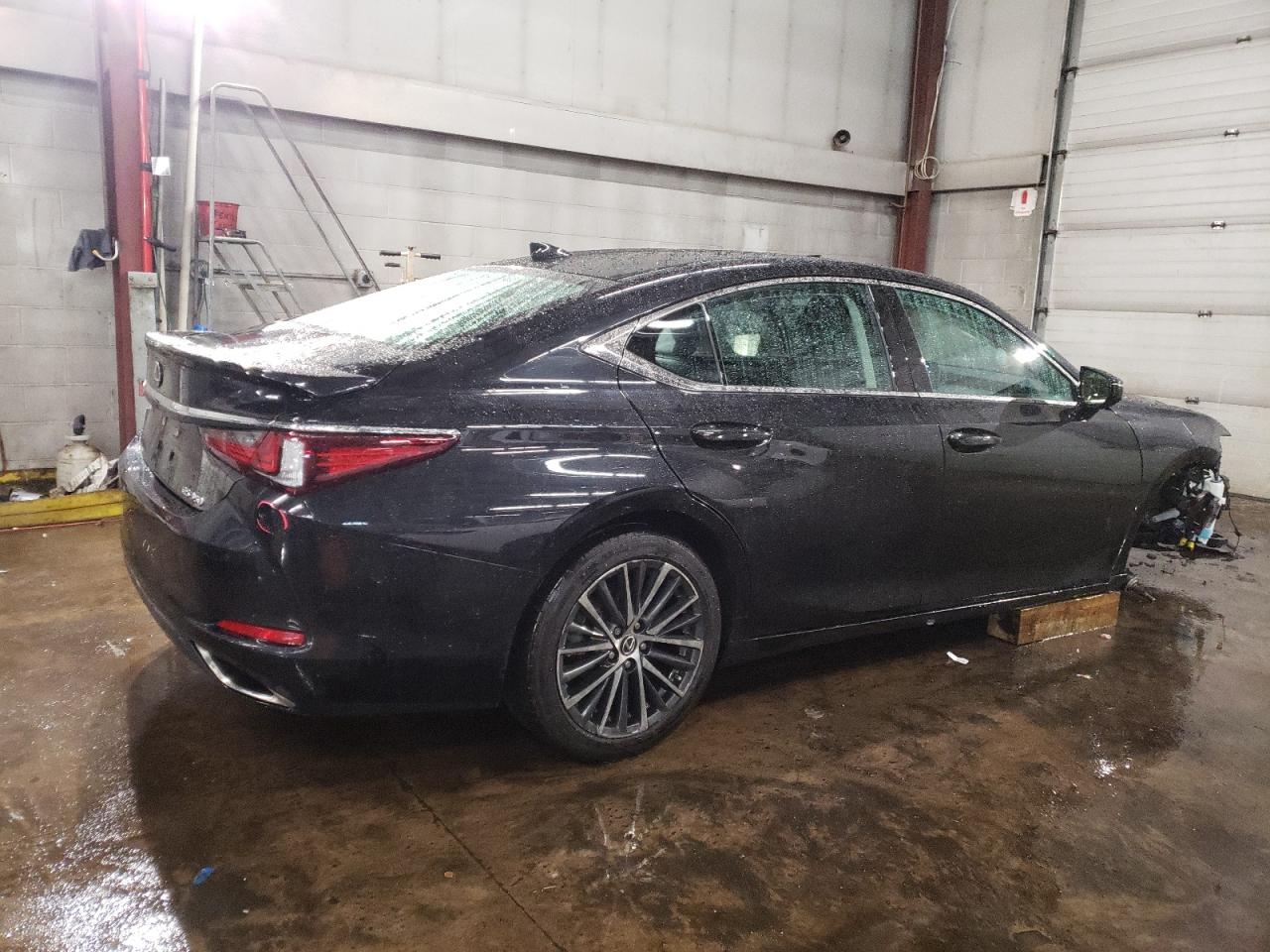 2022 Lexus ES - Image 3