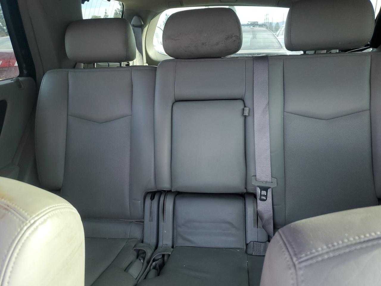 2004 Cadillac SRX - Image 10